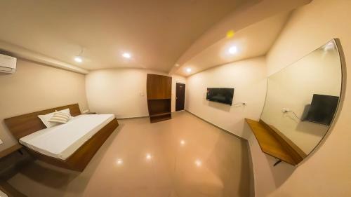 5th Block Hotel | Raayara Blisss