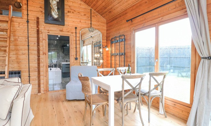 South Luffenham Cottage | Rabbit Hole