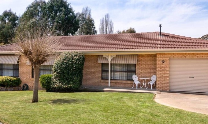 South Bathurst House | π Racetrack β Charming Family Home Near Mount Panorama