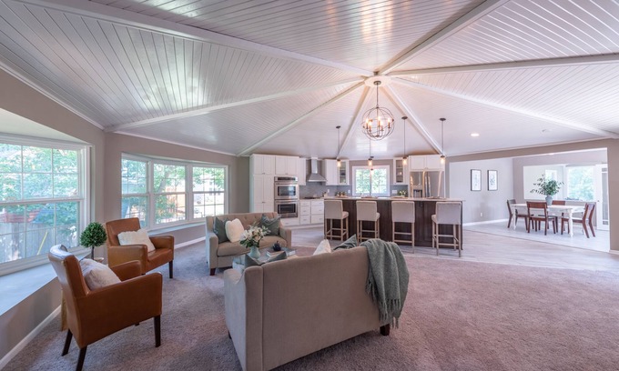 Inver Grove Heights House | Radiant Riverfront Retreat