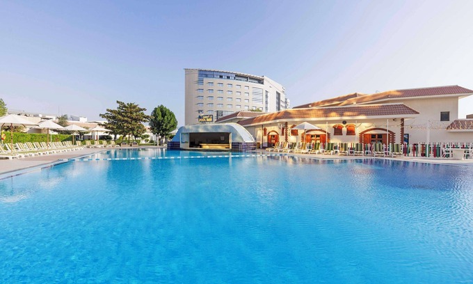 Al Muntazah Hotel | Radisson Blu Hotel Doha