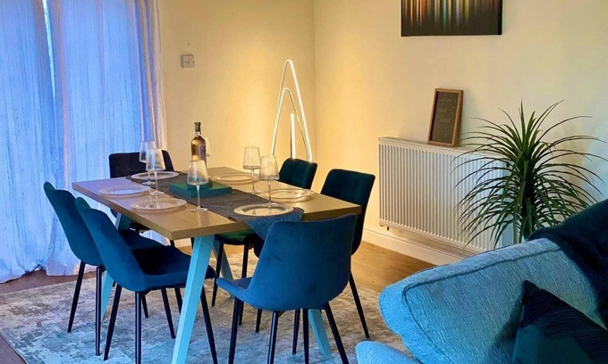 Sibford Gower House | Radway Retreat - Cozy Countryside House