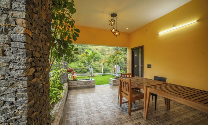 Yercaud Villa | Rain Rock Villa