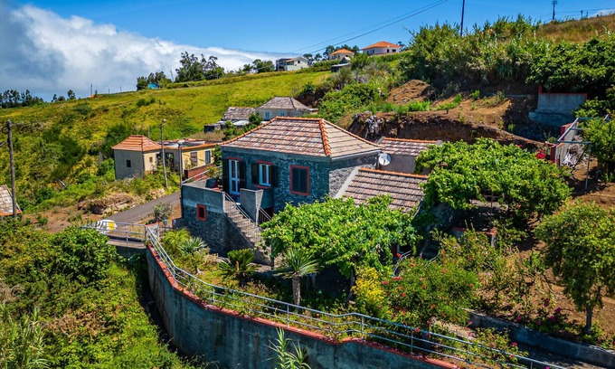 Lombada Velha Cottage | Rainbow Cottage by Madeira Sun Travel