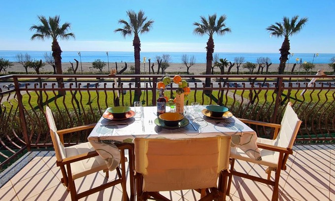 Praia a Mare Apartment | Rainbow Seafront Apartment