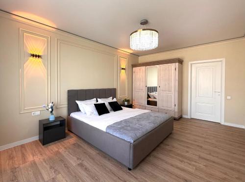 Almaty Apartment | Raiymbek 13-53 & drinking water as a gift