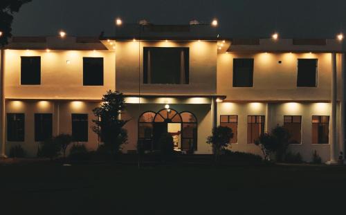 Susner Bed & Breakfast | Raj Bagh Garden and Resort