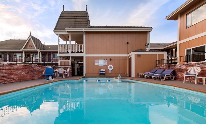 Downtown Hotel | Ramada Bayside Inn & Suites Eureka