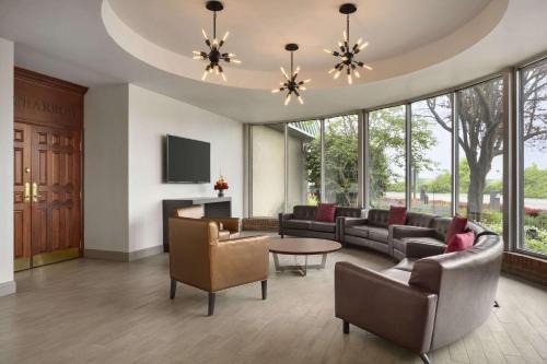 Racine Hotel | Ramada by Wyndham Beaver Falls