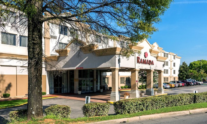 Crestline Heights Hotel | Ramada by Wyndham Birmingham Airport