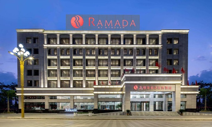 Honghe Hotel | Ramada by Wyndham Mengzi Suites