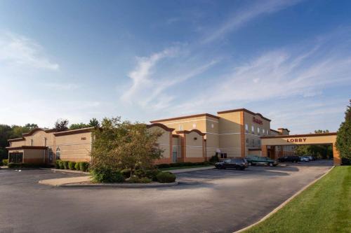 Glendale Heights Hotel | Ramada by Wyndham Glendale Heights/Lombard