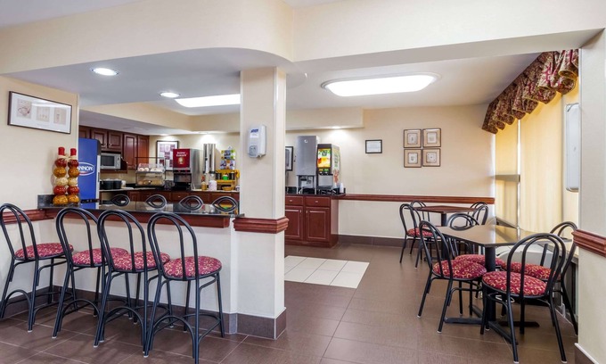 Edgewood Hotel | Ramada Hotel & Conference Center by Wyndham Edgewood