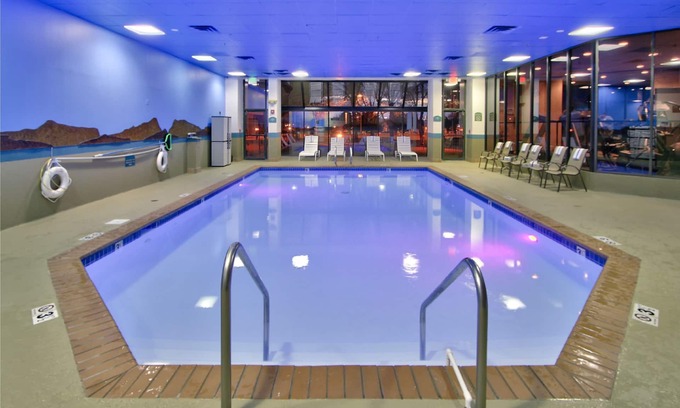 Northeast Heights Hotel | Ramada Plaza by Wyndham Albuquerque Midtown