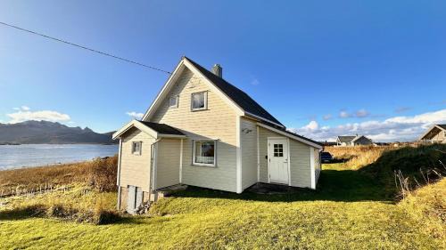 Flakstad Ski Chalet | Ramberg Beach View