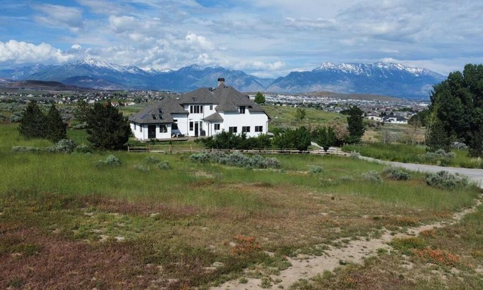 Eagle Mountain Villa | Ranch Mansion 6 Acres & 360 Mnt Views & Hiking!