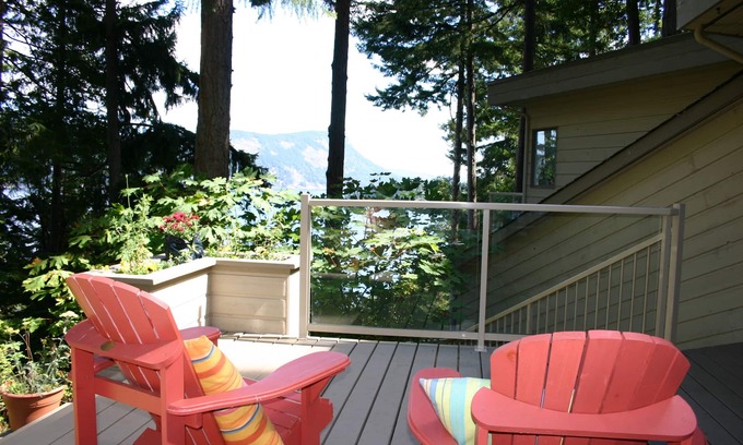 Maple Bay Cottage | Raven Haven: nature & solitude right on Maple Bay