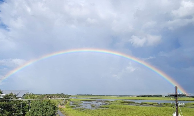 Folly Beach Condo | Ready for the Beach & Sunset Views!nPaddleboarding, Nature, Shopping & Seafood