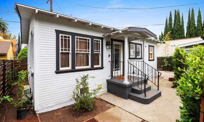 Jefferson House | Recently Renovated 2-Bedroom Haven with Private Garden
