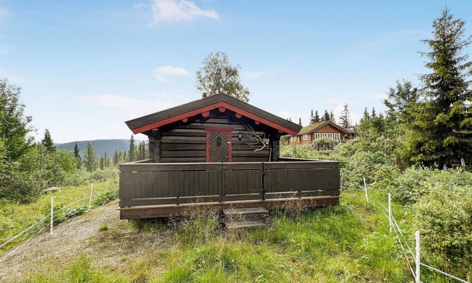 Nordre Land House | Recharge your batteries in this cozy log cabin near the Synna River.