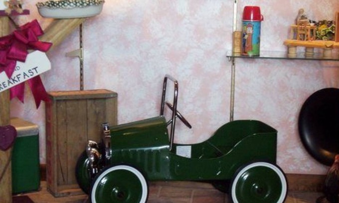 Clarks Summit Bed & Breakfast | Red Barn Village B&B