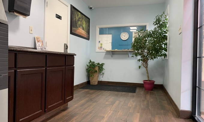 Norristown Hotel | Red Carpet Inn