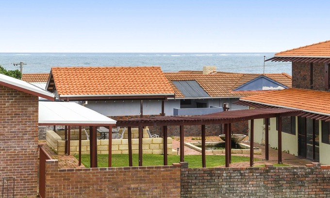 Ledge Point House | Red door at Ledge- Prime Location