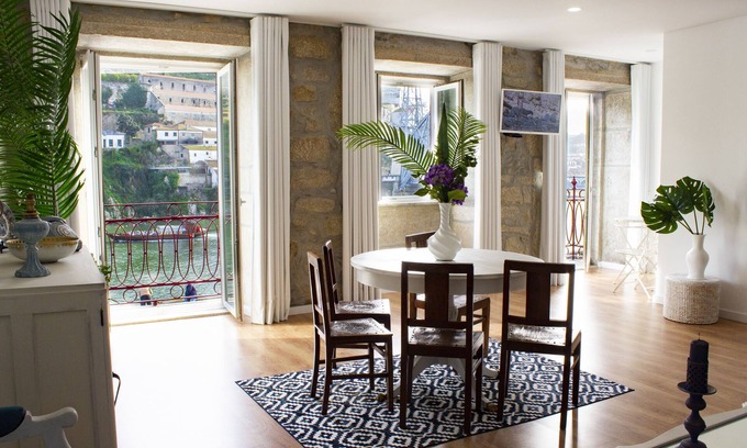 Centro / Baixa Apartment | Red House by the River