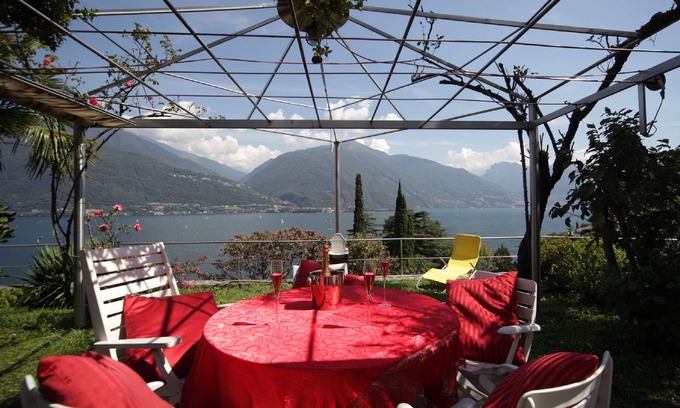 Vignola House | Red House - Lake view