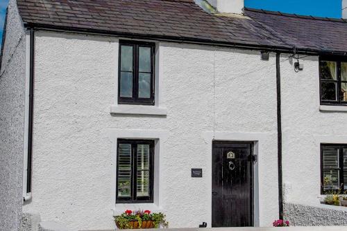 Brynsiencyn House | Red Robin Cottage