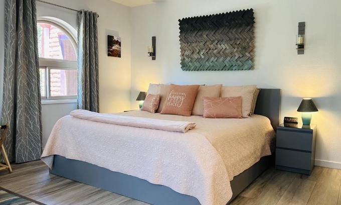 West Sedona House | Red Rock Escape - Cozy King Bed Studio & Gardens, Trails, Views, Red Rock Pass