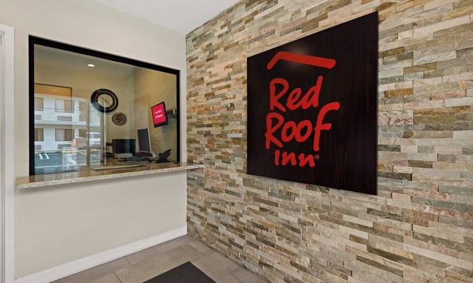 Harbor Hotel | Red Roof Inn Carson - Wilmington