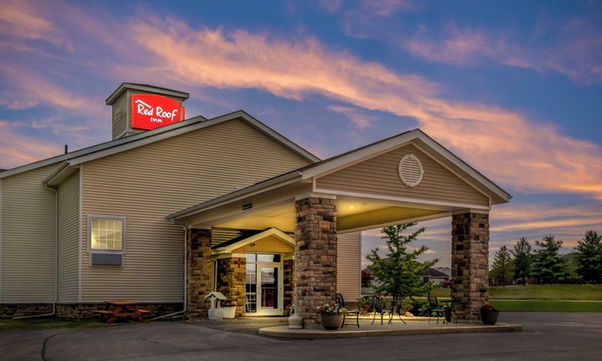 Charlestown Hotel | Red Roof Inn Charlestown