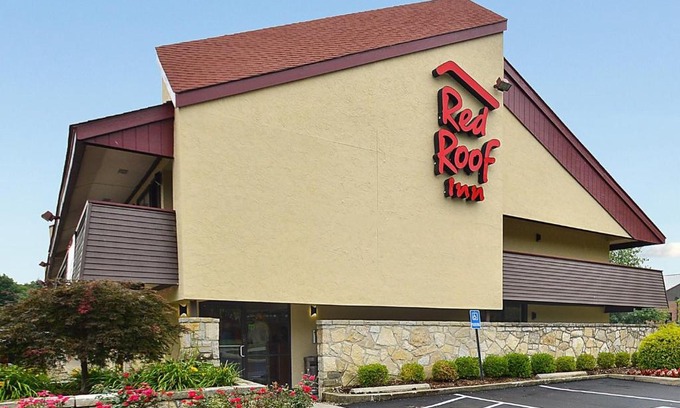 Willoughby Hotel | Red Roof Inn Cleveland - Mentor/Willoughby
