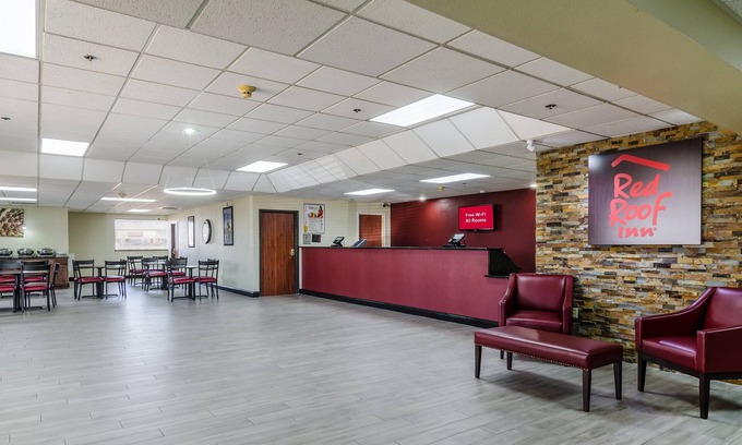 Wichita Hotel | Red Roof Inn & Conference Center Wichita Airport