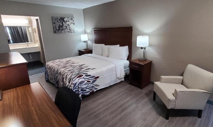 LaGrange Hotel | Red Roof Inn LaGrange