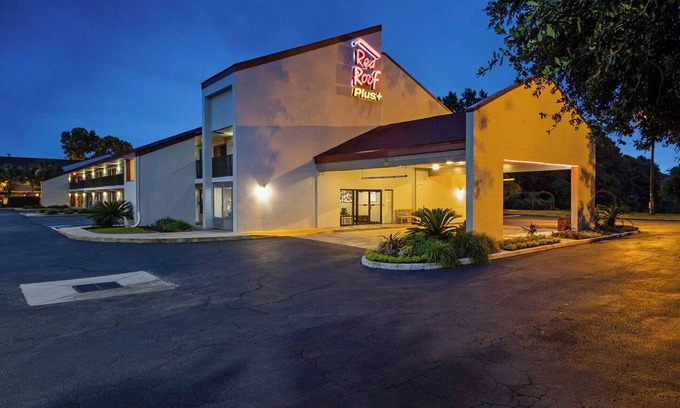 Charleston Hotel | Red Roof Inn PLUS+ Mt Pleasant - Patriots Point