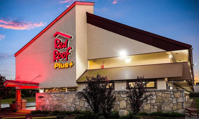 Goodlettsville Hotel | Red Roof Inn PLUS+ Nashville North - Goodlettsville