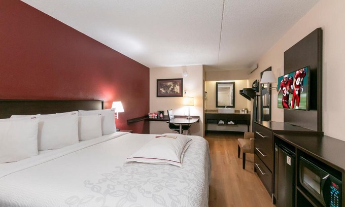 Newark Hotel | Red Roof Inn PLUS+ Wilmington - Newark