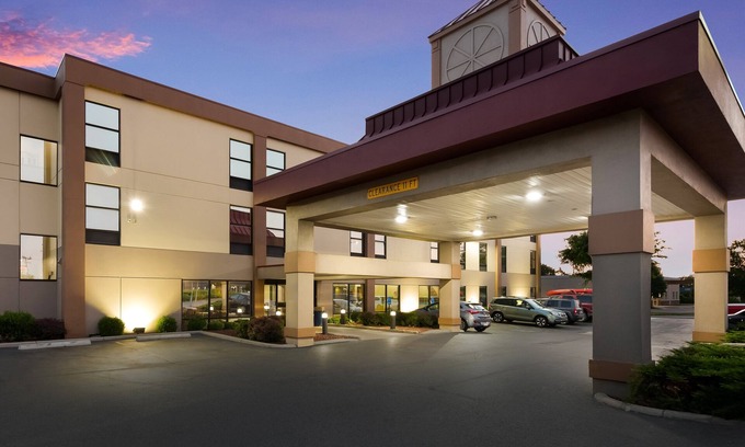 Lincoln Village Hotel | Red Roof Inn & Suites Columbus - West Broad