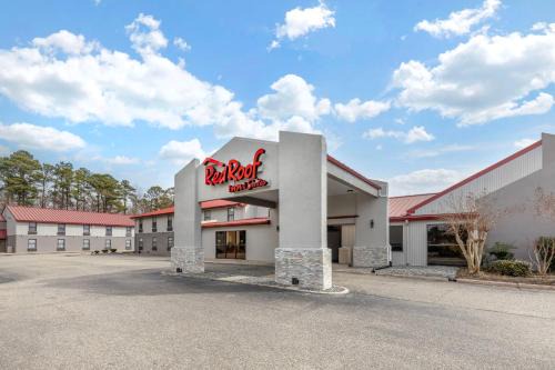 North Newport News Hotel | Red Roof Inn & Suites Newport News