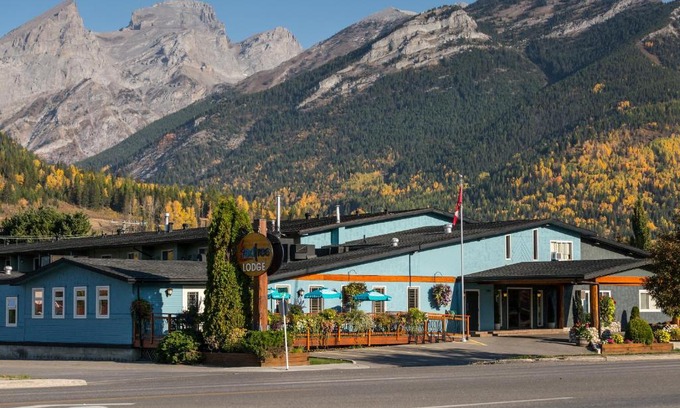 East Kootenay Hotel | Red Tree Lodge