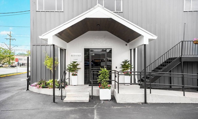 Jefferson Hotel | Redamo Suites