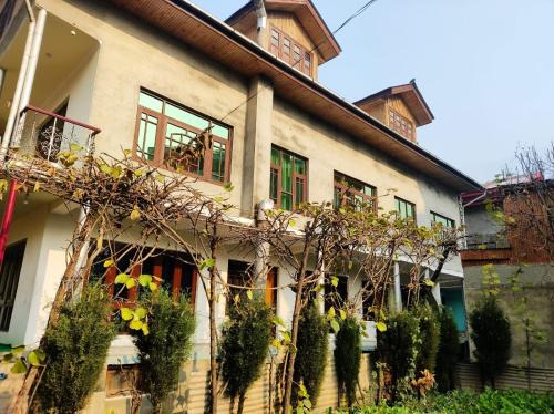 Nishat-Shalimar House | Redbury Homestay