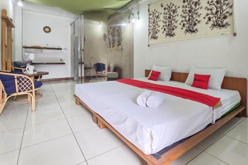 Sukabumi Hotel | RedDoorz Syariah at Jalan RA Kosasih Sukabumi
