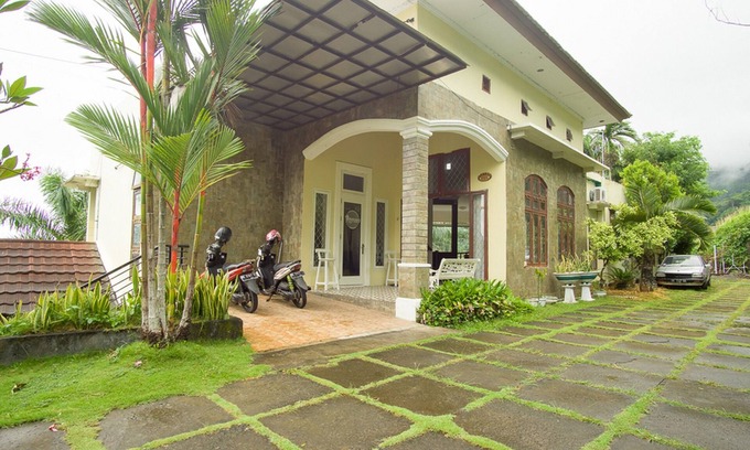 Pulau Maitara House | RedDoorz Syariah near Ngade Lake