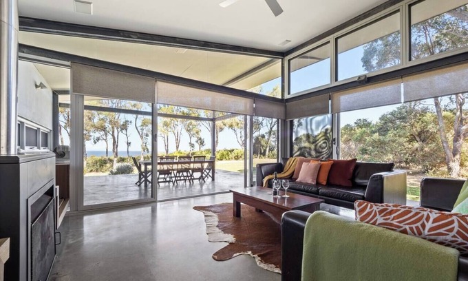 Redgate House | Redgate Beach House with Private Tennis Court