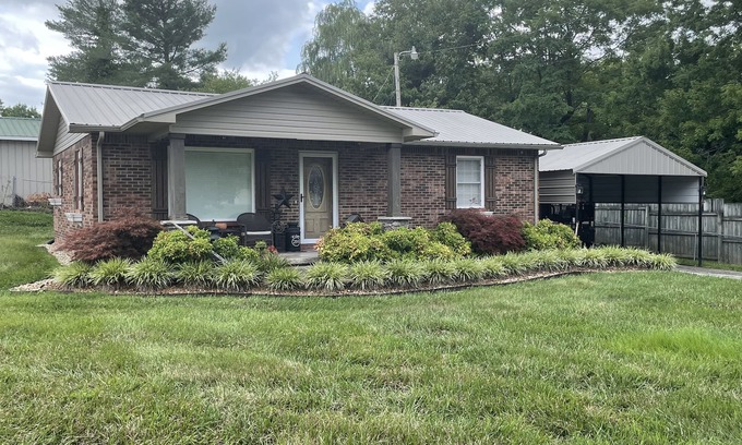 Oneida House | “Red’s House” located in Oneida city limits