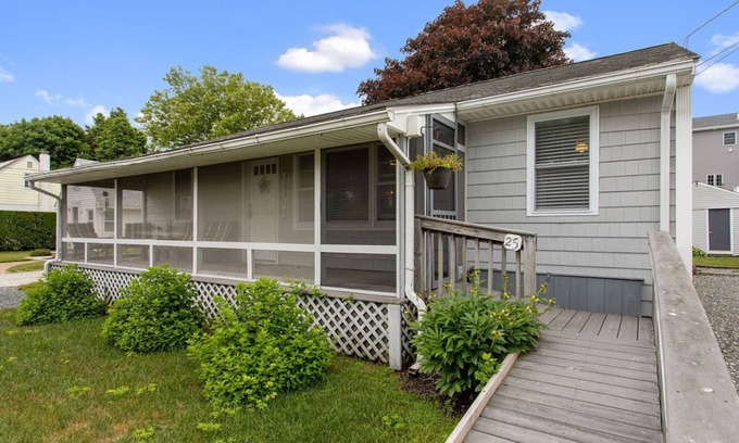 Bonnet Shores House | Reduced Price, Inviting outdoor spaces, A/C Walk to Kelly Beach