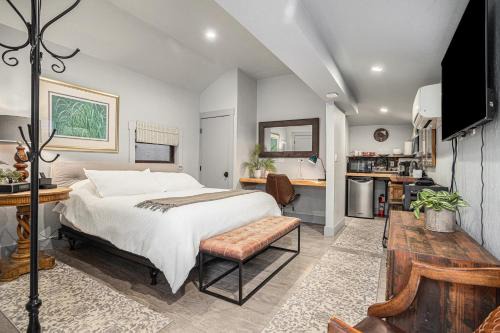 Upper Telegraph House | Redwood Room